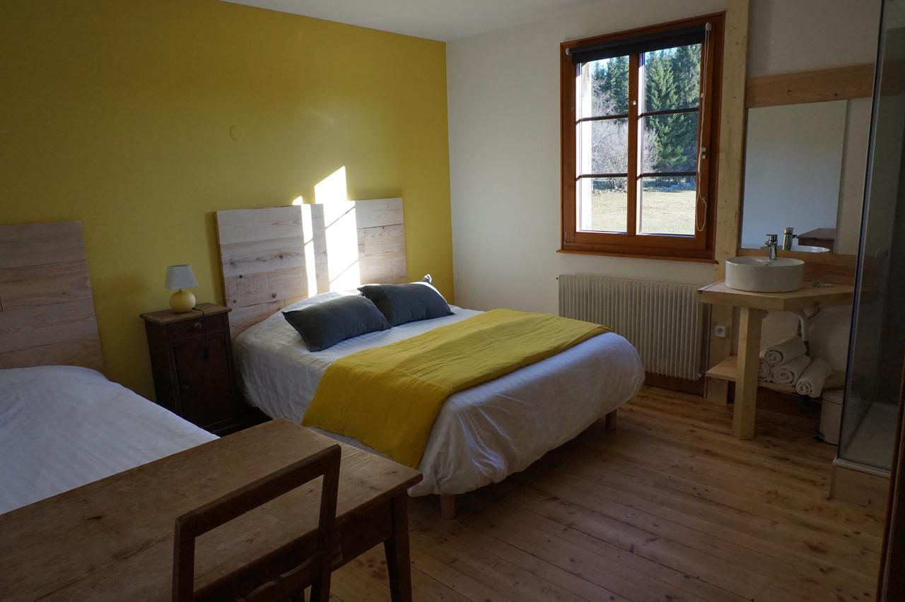 Auberge De La Perdrix Hauterive-la-Fresse Экстерьер фото