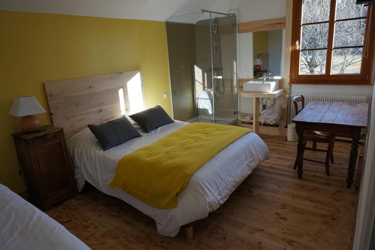 Auberge De La Perdrix Hauterive-la-Fresse Экстерьер фото