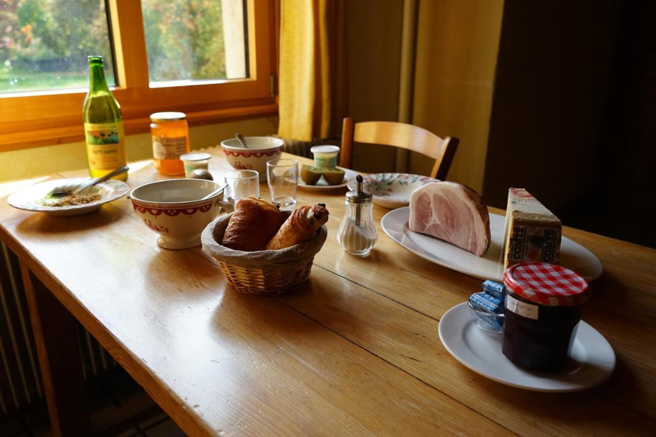 Auberge De La Perdrix Hauterive-la-Fresse Экстерьер фото